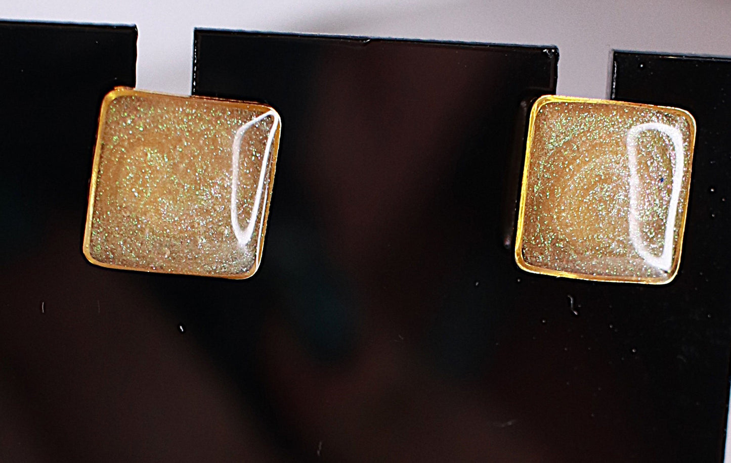 Stud earring - square honey
