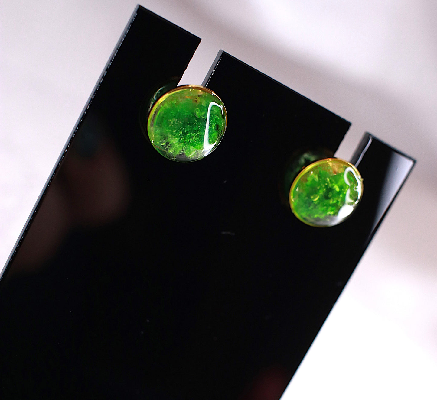 Stud earring - grass green