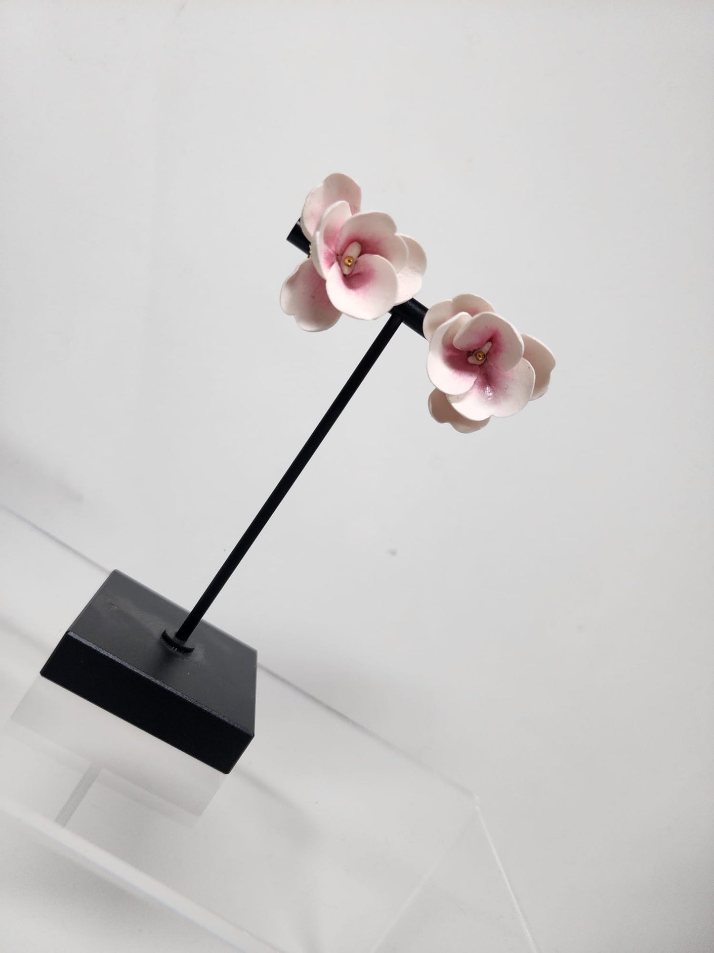 Cerramic earrings - white flowers