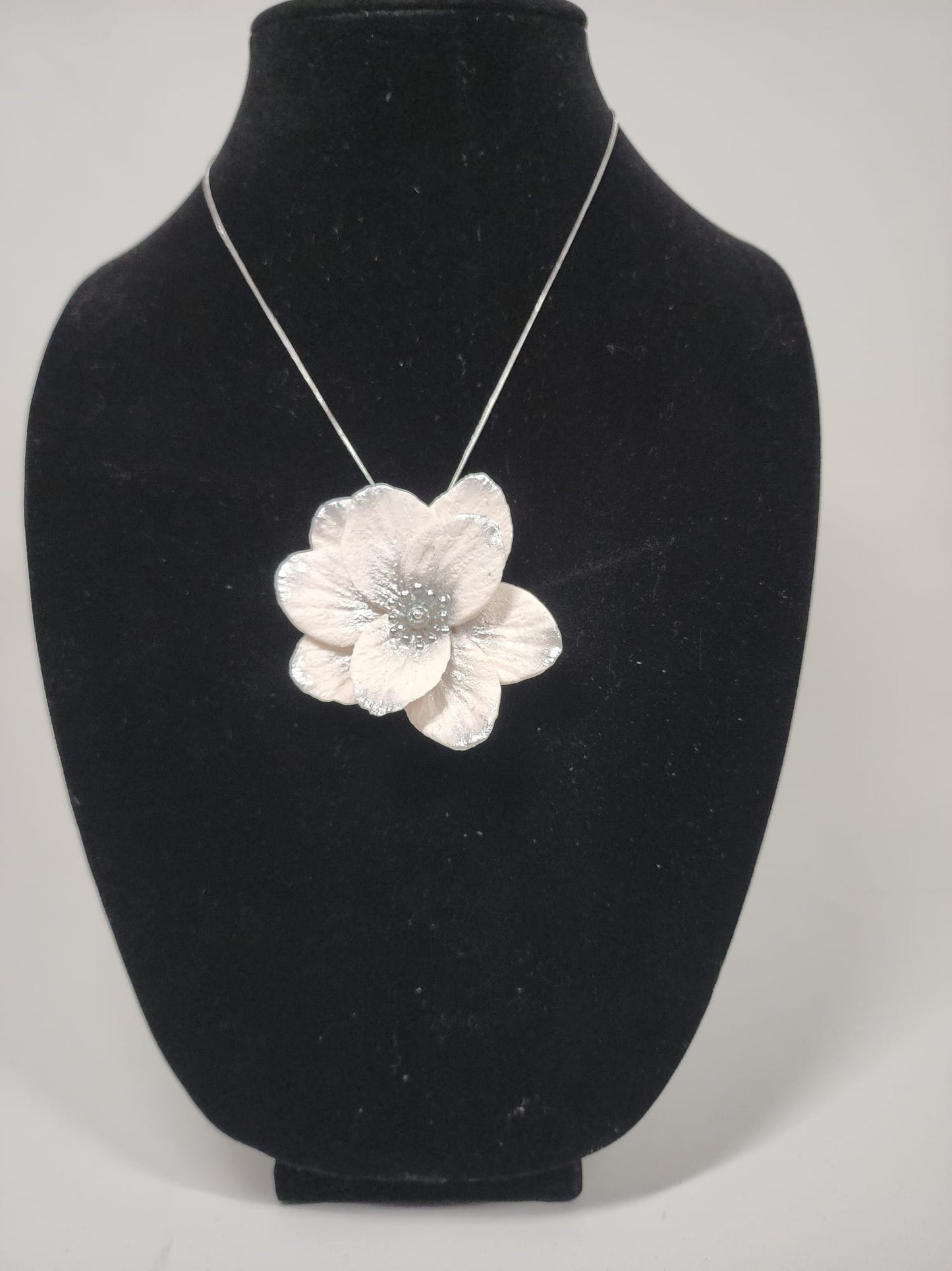 Ceramic pendat - white flower